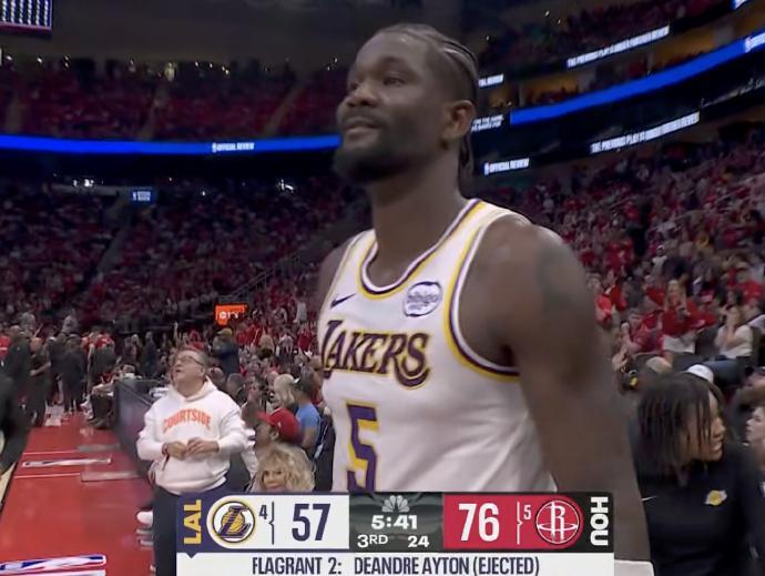 kaiyun开云官网-突发！艾顿高效19+10后肘击申京脖颈 被吹罚二级恶犯驱逐离场